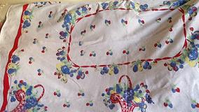 Lovely tablecloth grapes and strawberries pattern